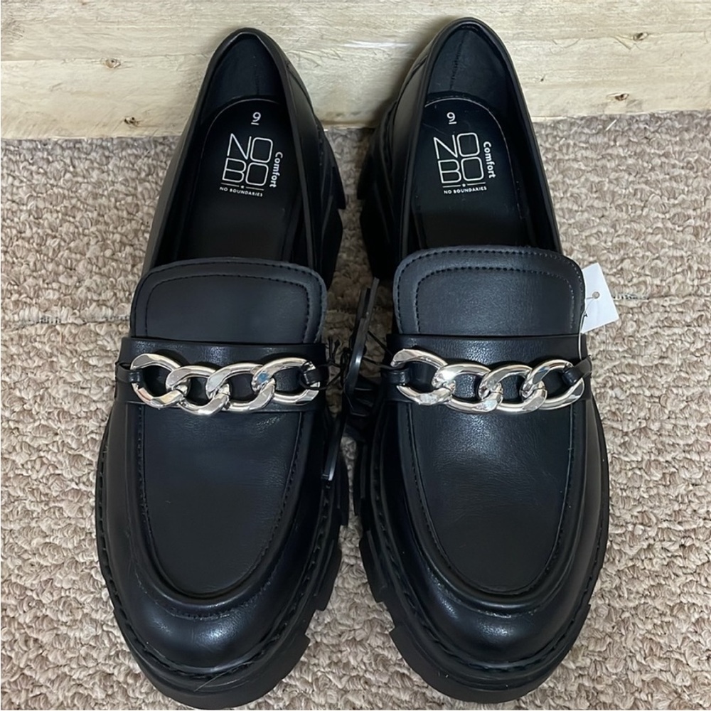 No Boundaries size 9 black loafers with chain detail